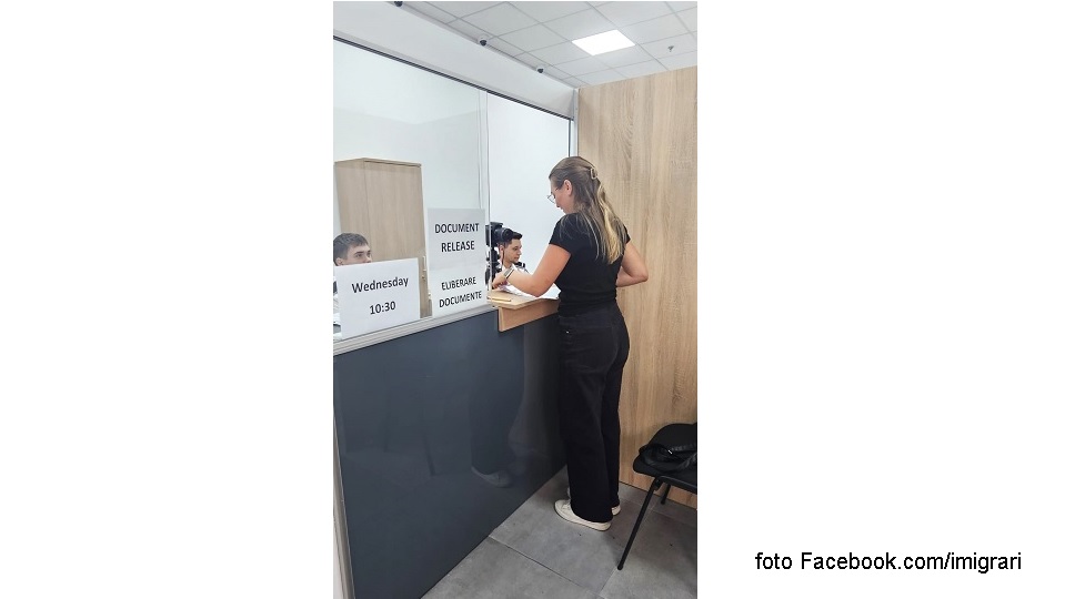documents issuance at the General Inspectorate for Immigration (photo Facebook.com/imigrari)