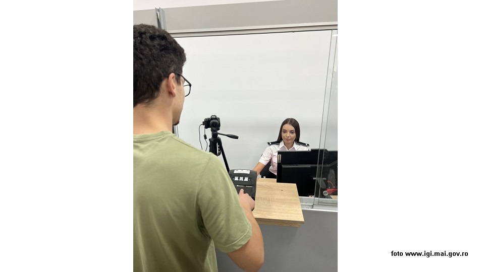 The issuance of residence permits (photo www.igi.mai.gov.ro)